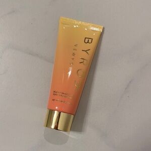 BYROE New York Peach Exfoliating Scrub